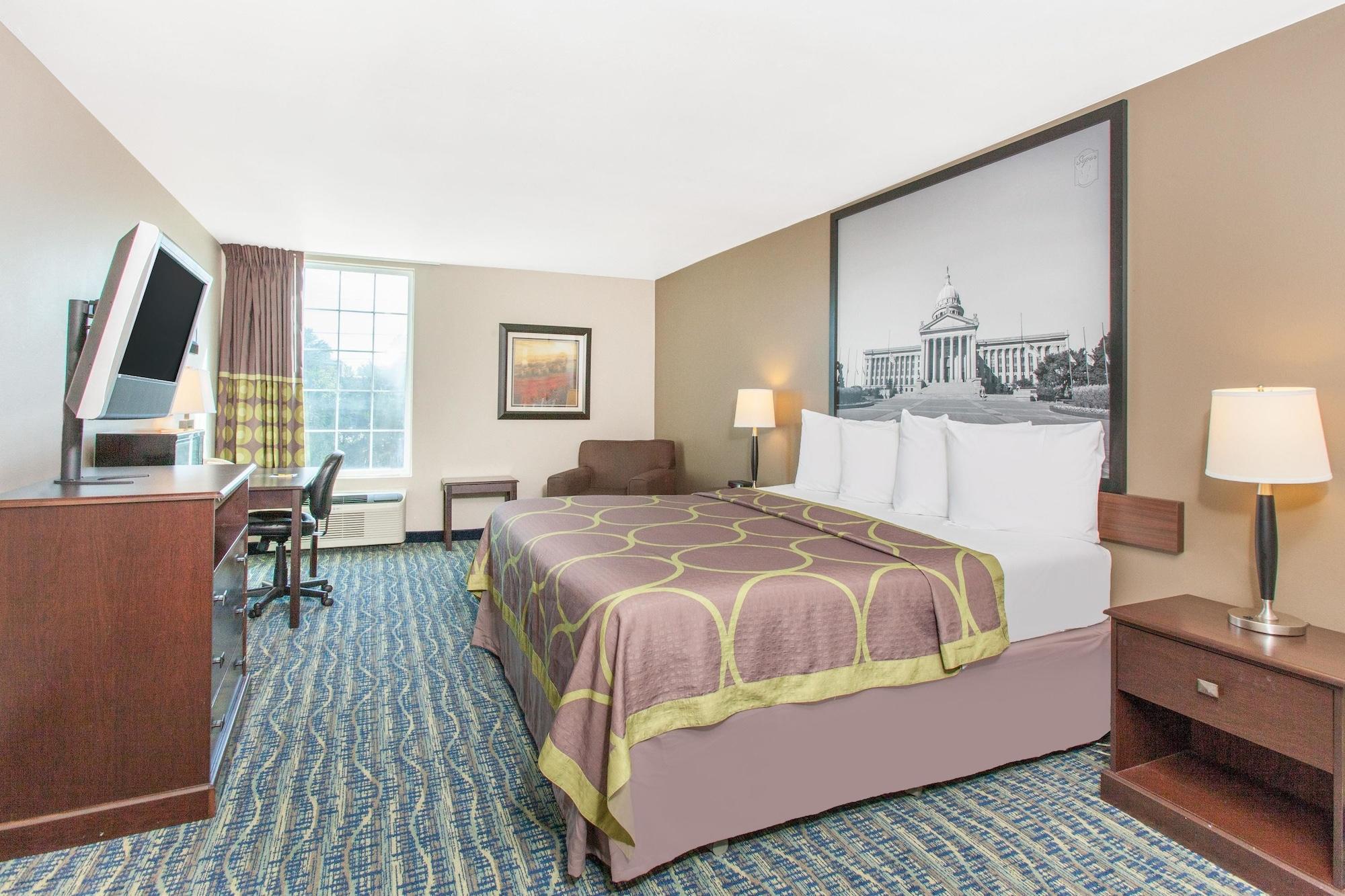 Varios Super 8 by Wyndham Oklahoma City