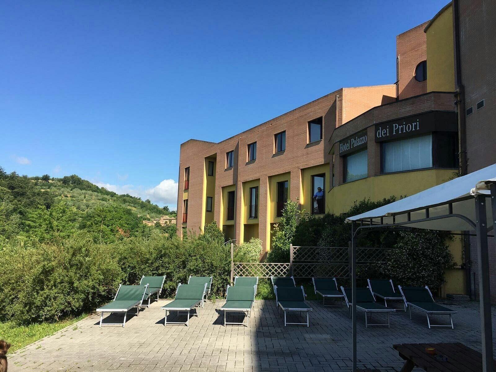 Varios Al Palazzo dei Priori Hotel