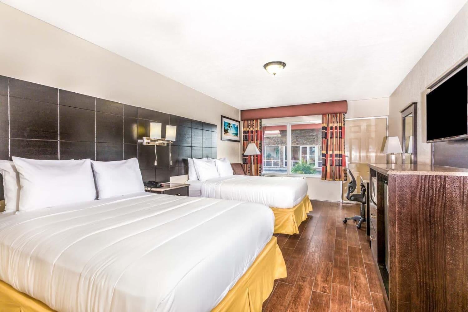 Habitación Econo Lodge Inn & Suites