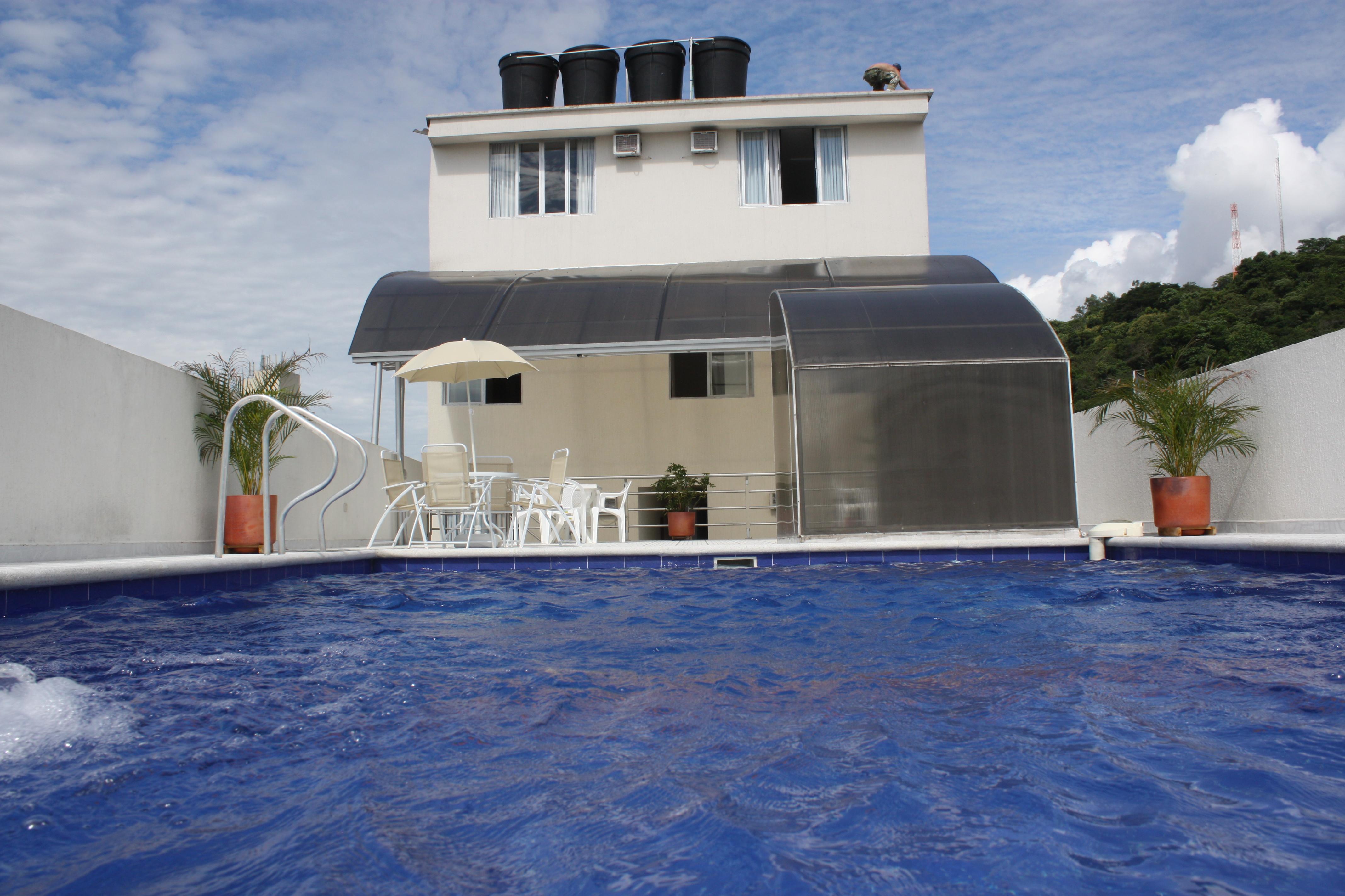 Vista Piscina Hotel Puerta de Alcala