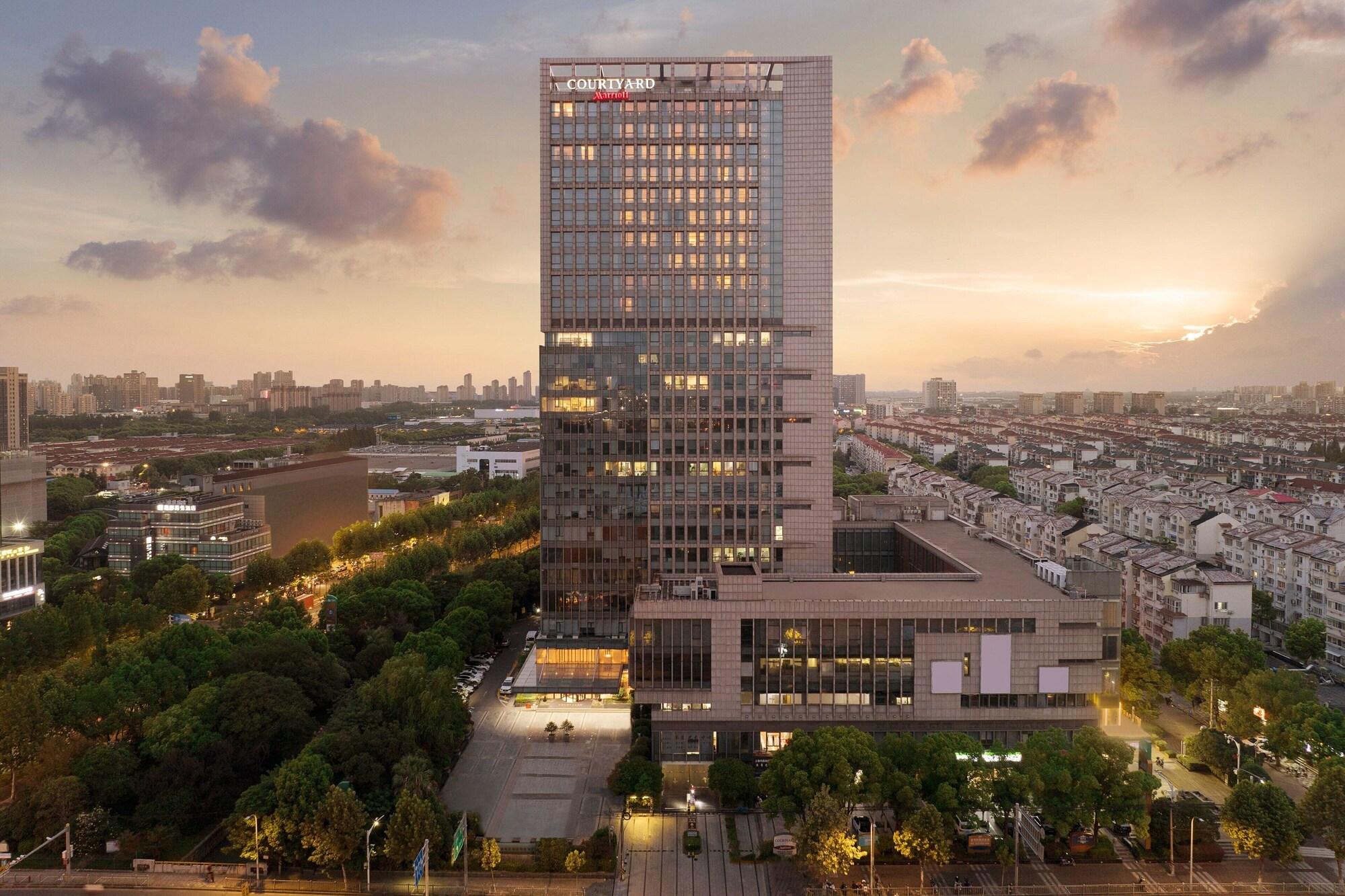Vista Exterior Courtyard by Marriott Shanghai Jiading
