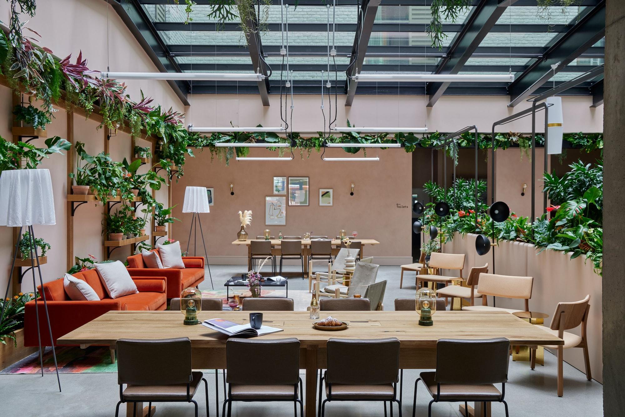 Vista Lobby Beckett Locke