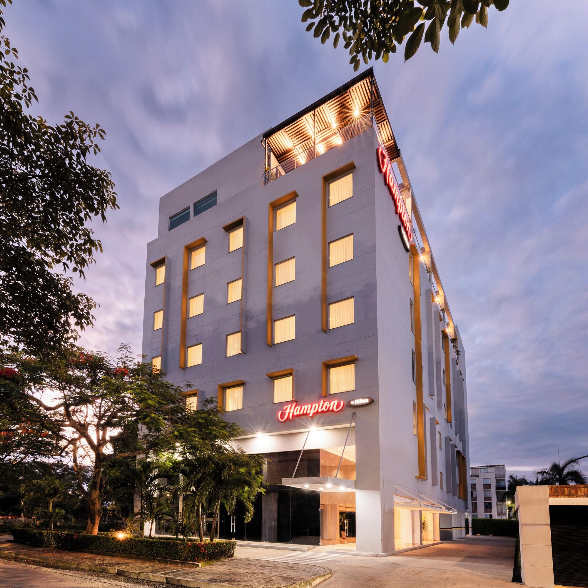 Vista Exterior Hampton by Hilton Yopal