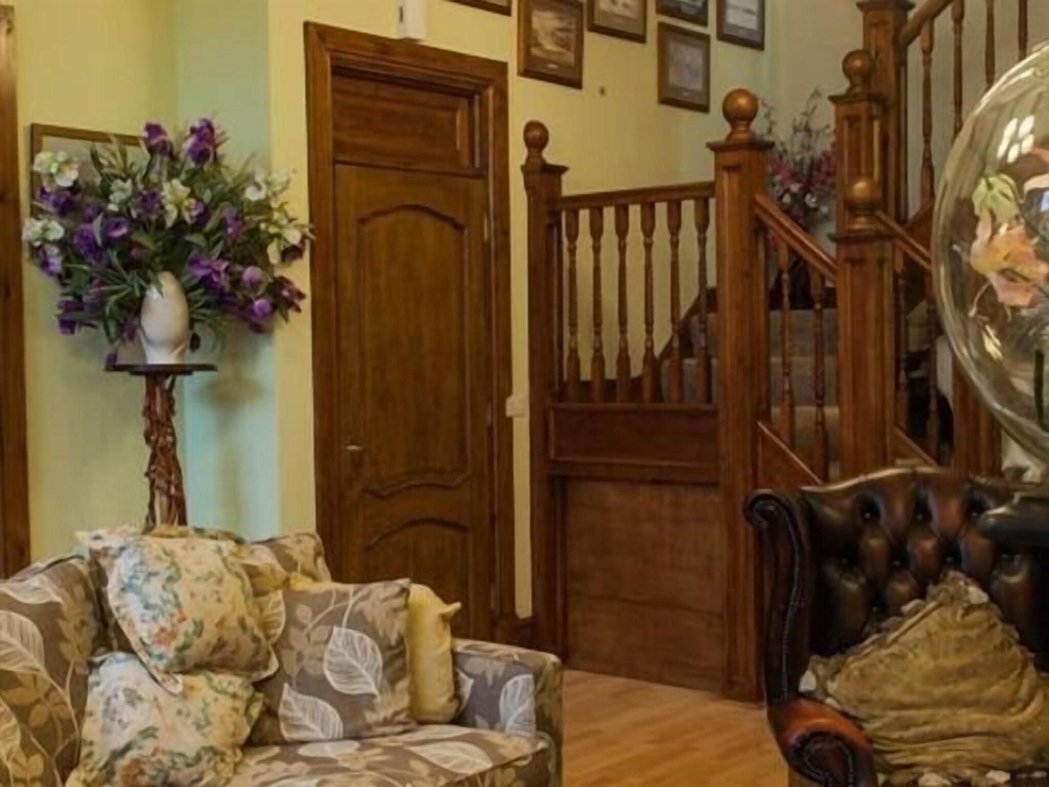 Bar/Salón Little Red Rooster Rest and Spa