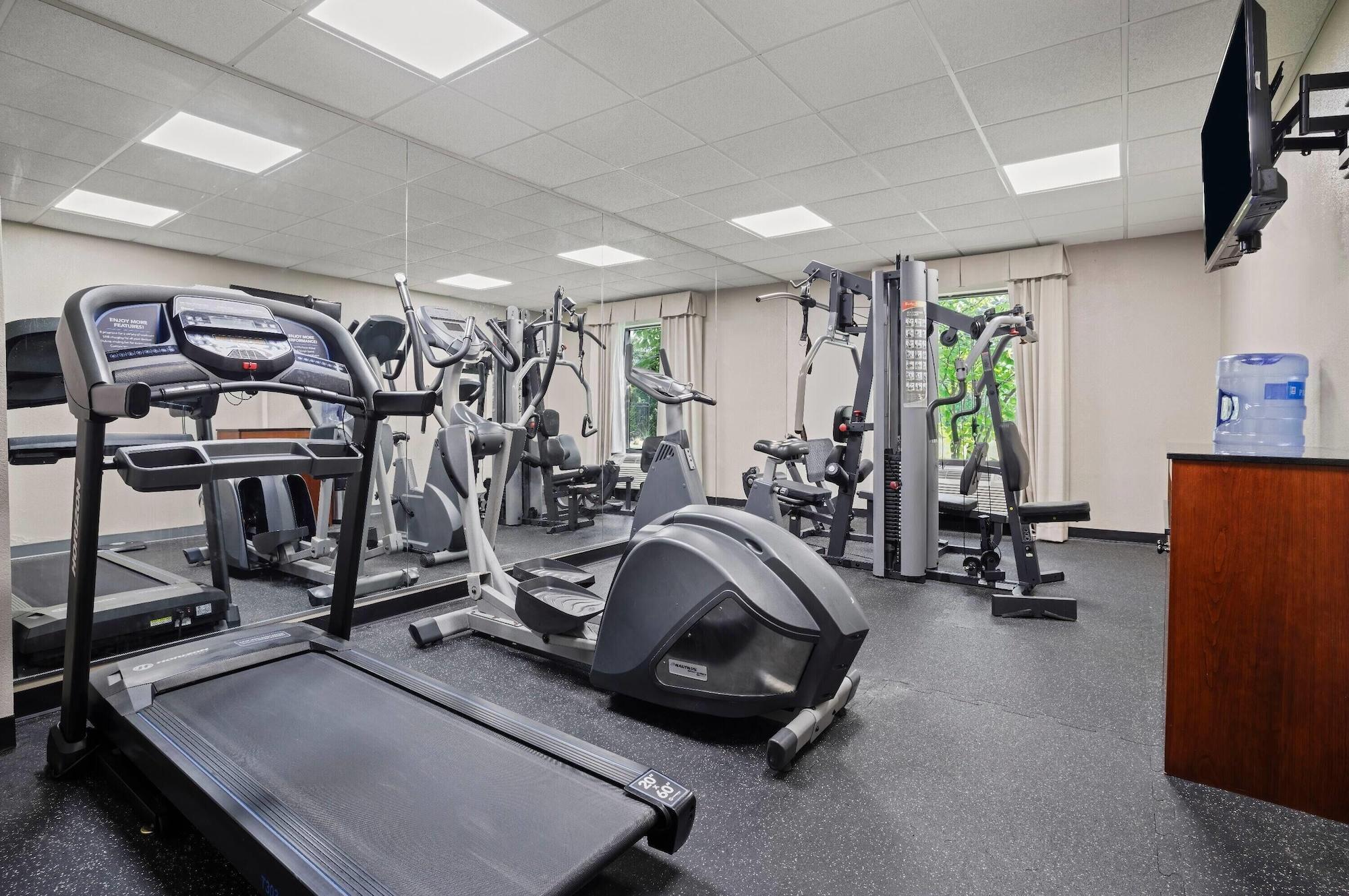 Gimnasio Baymont by Wyndham Madisonville