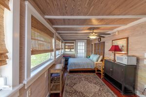 Alquiler Vacacional - Serene Key West Studio with Poolside Peace