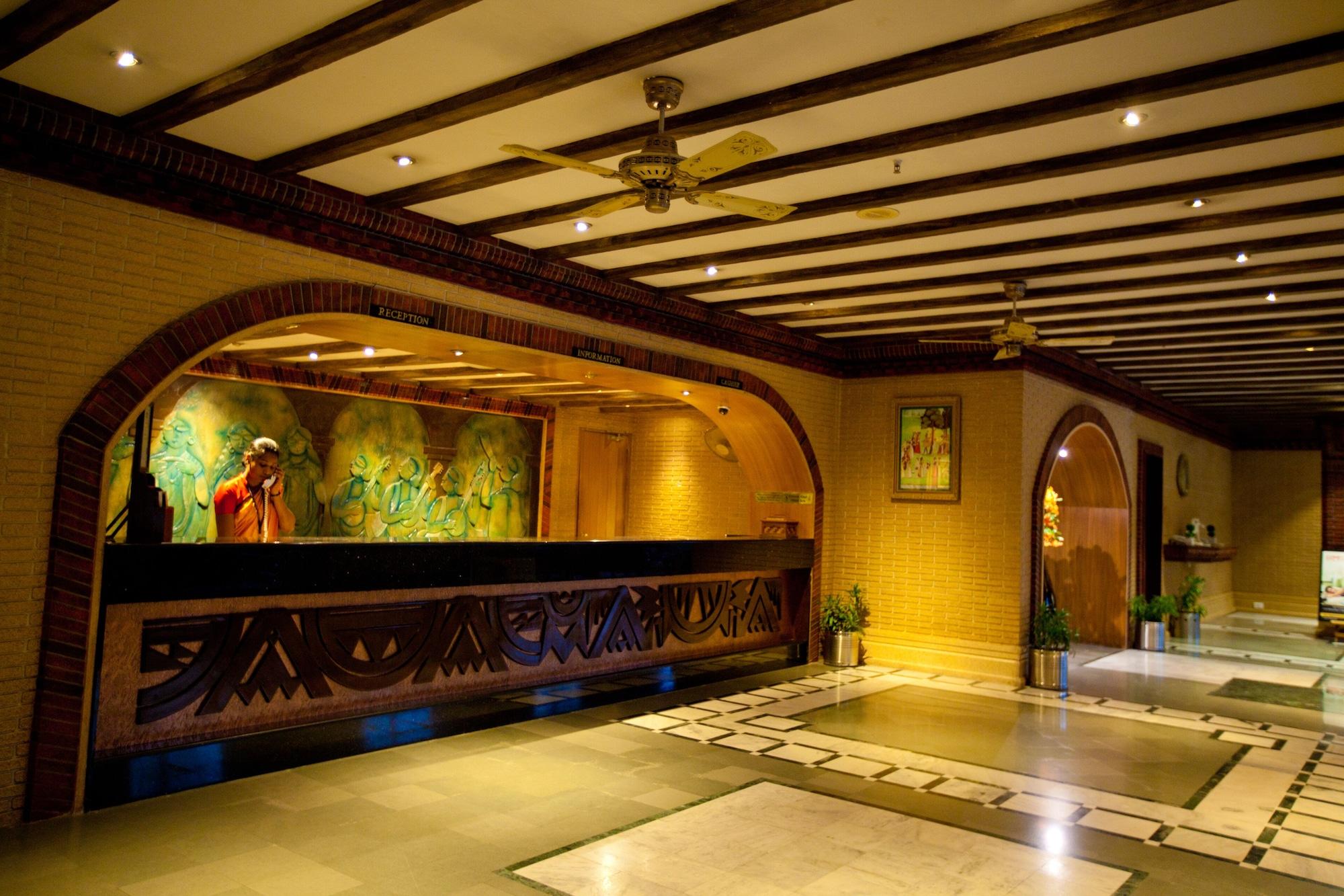 Vista Lobby Hotel Tara