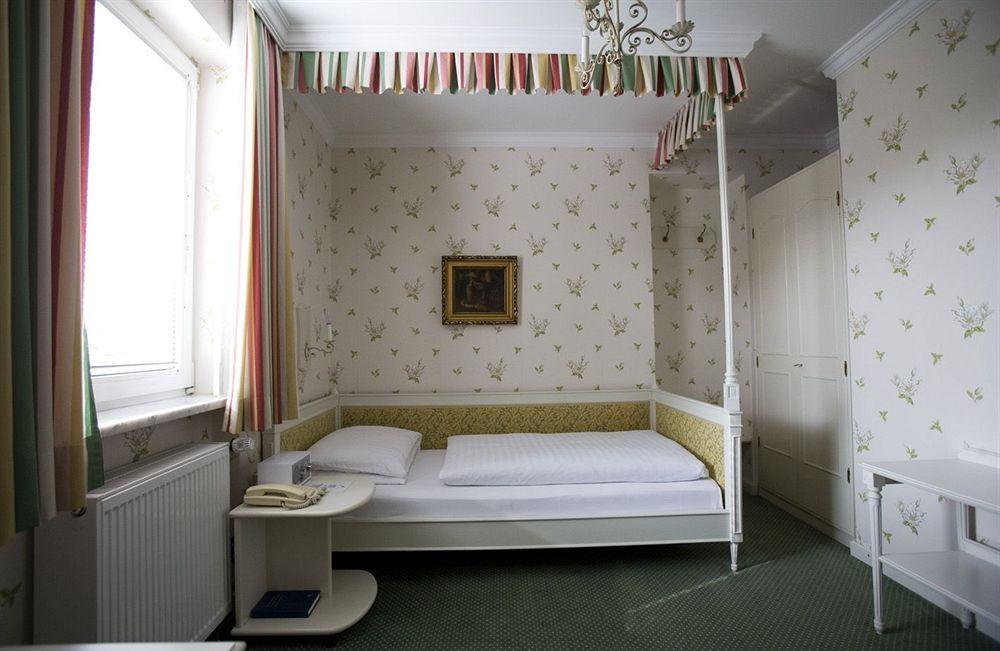 Hotel Hohenstauffen by null