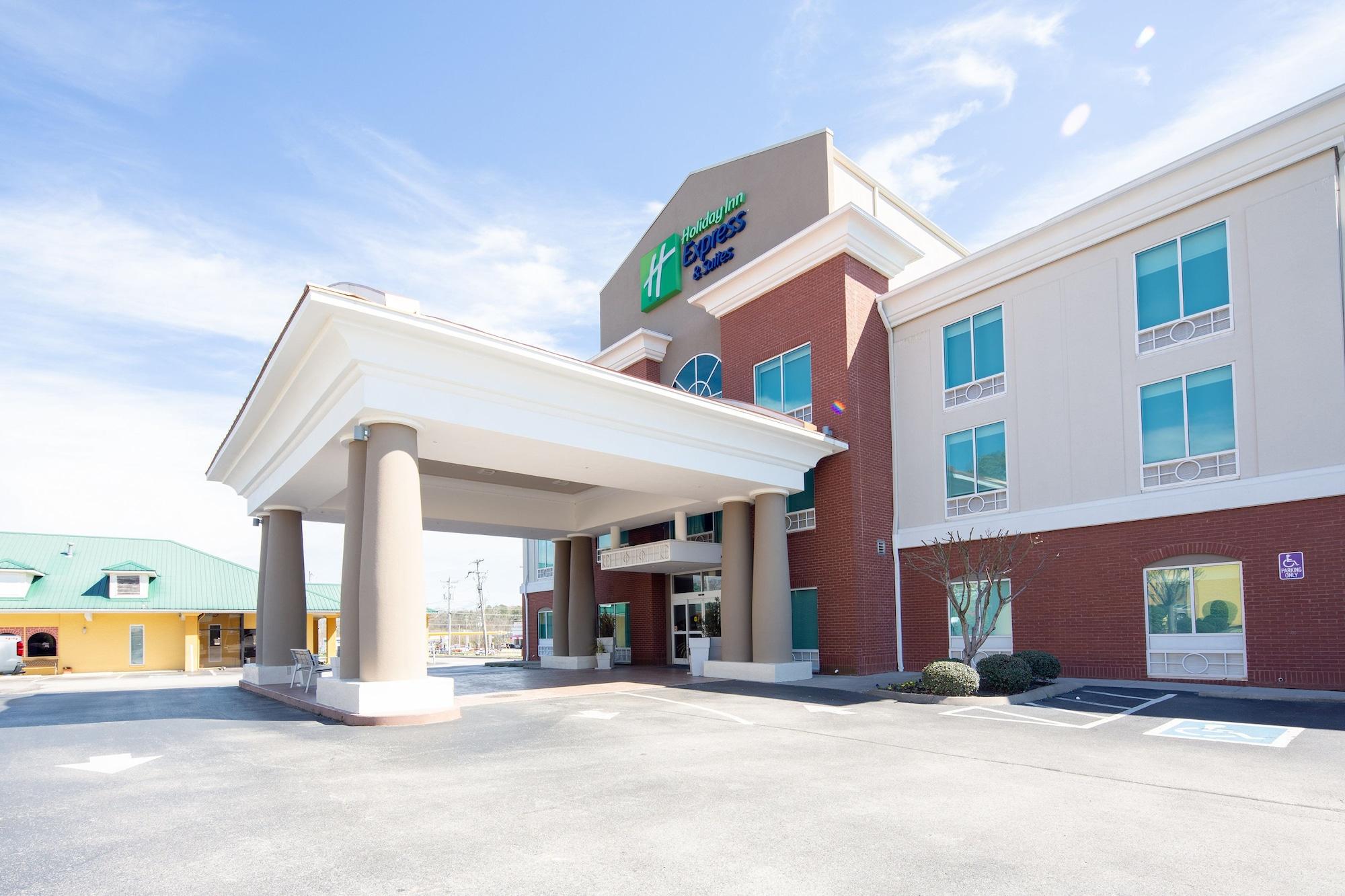 Vista Exterior Holiday Inn Express & Suites Lenoir Cty by IHG