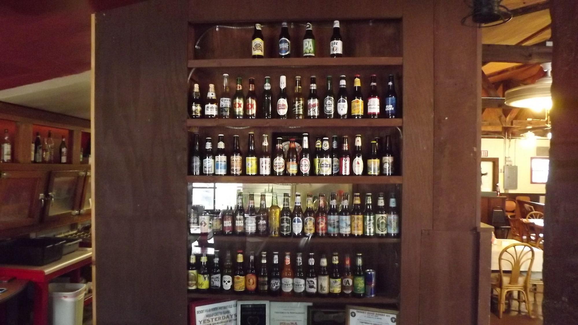 Bar/Salón Historic Shep's Miners Inn near Kingman