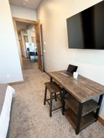 Alquiler Vacacional - Bonus Bunk Room!  Private Hot Tub and Walkable to Restaurants and Brewery!