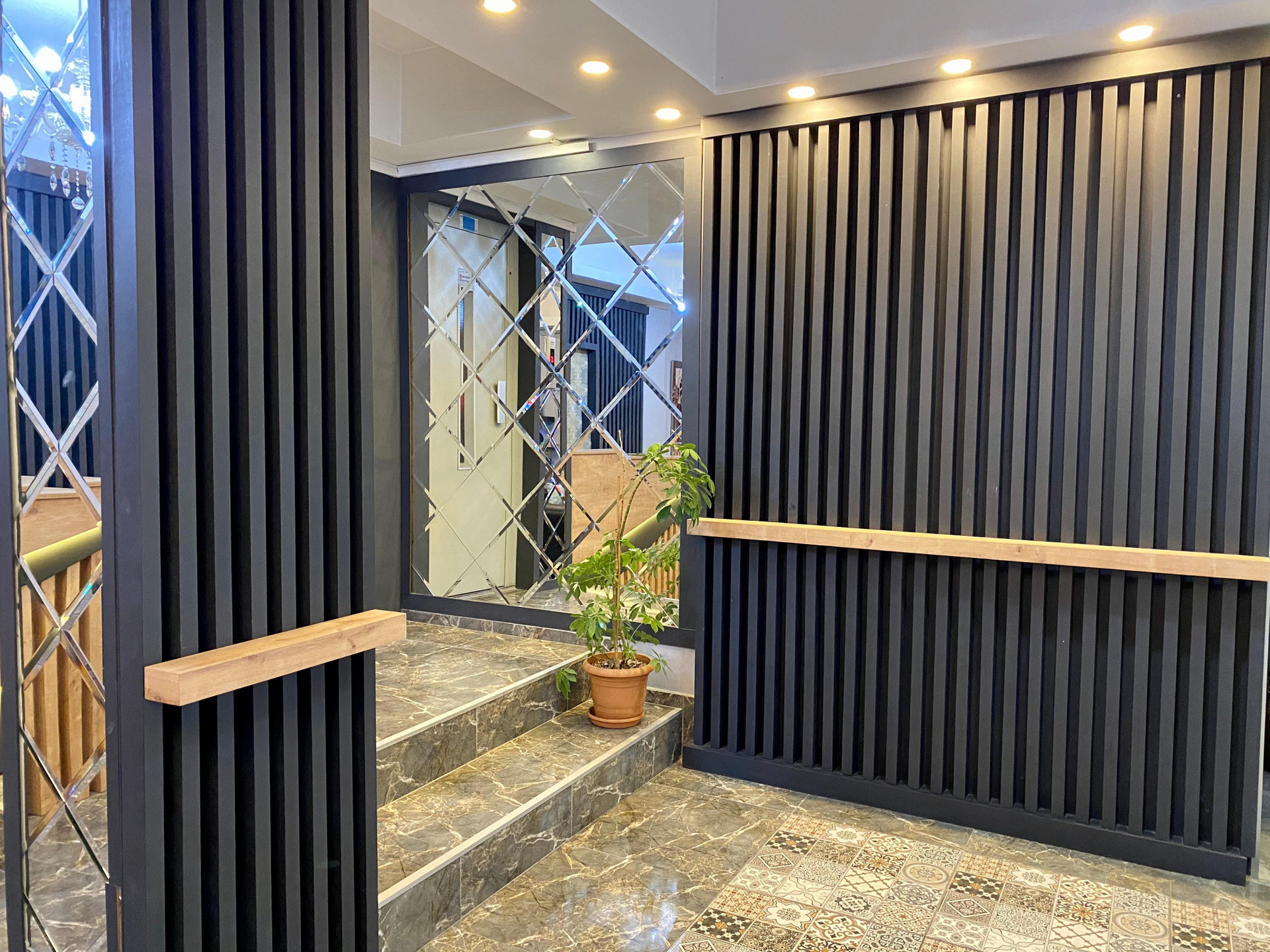 Vista Lobby Orange Airport Hotel