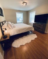 Alquiler Vacacional - Rare find! Home w/ a deck, mins 2 Uptown