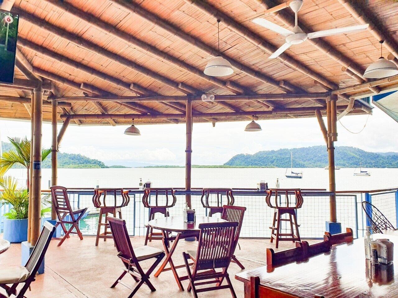 Restaurant Fish Hook Marina & Lodge