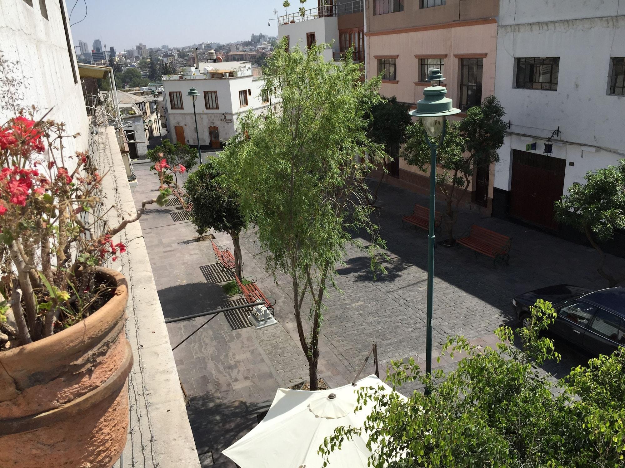 Vista Exterior La Compañia - Jerusalen