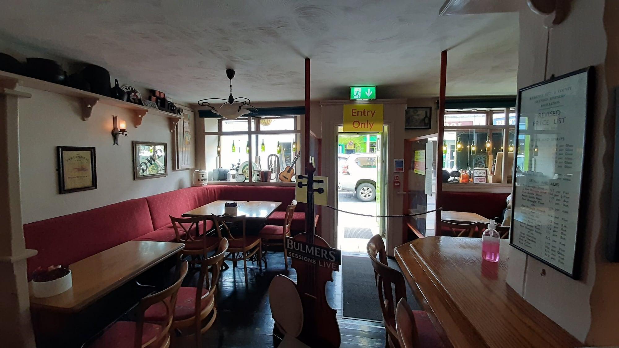 Vista Lobby Rafter'S Gastropub