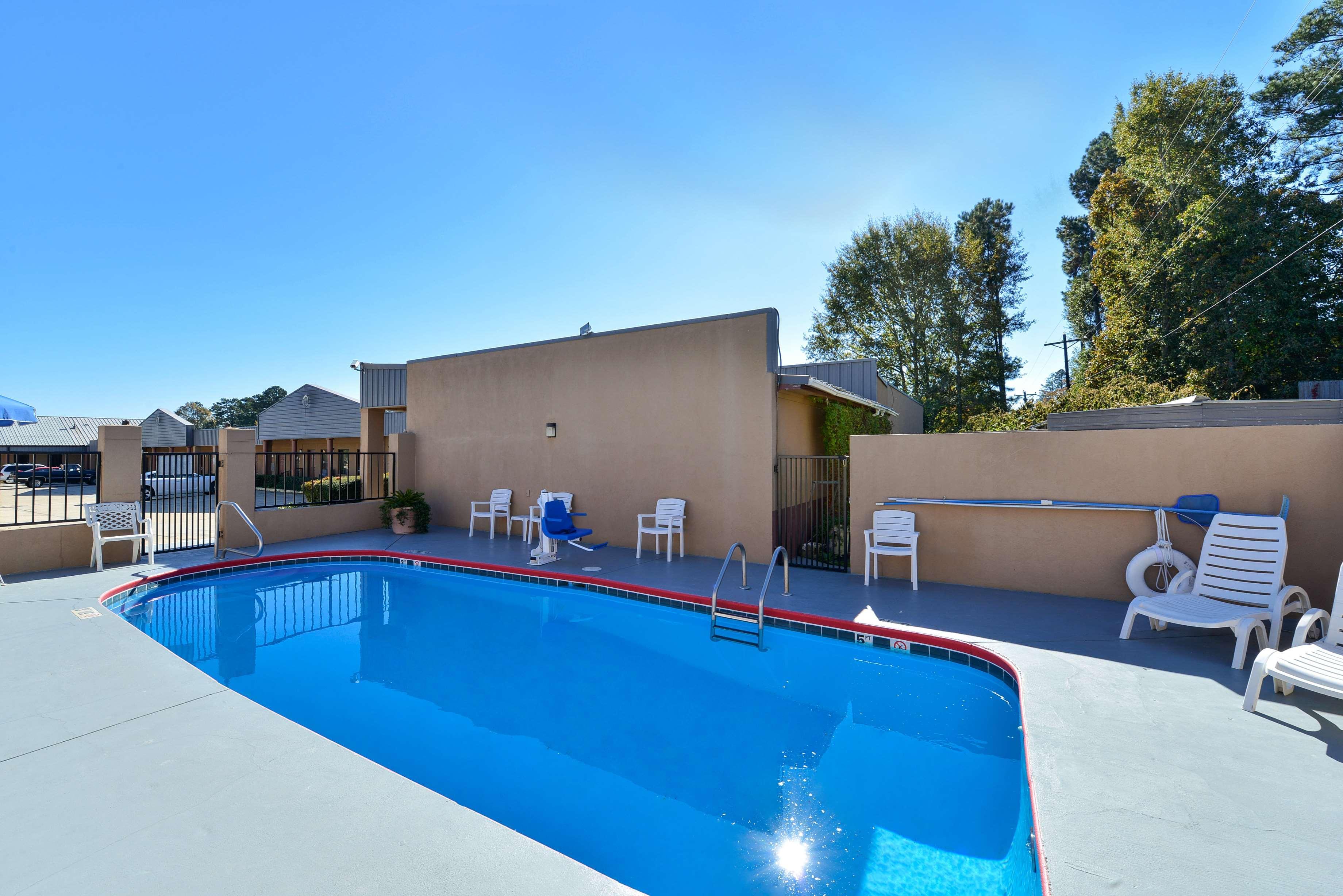 Vista Piscina Americas Best Value Inn Brookhaven