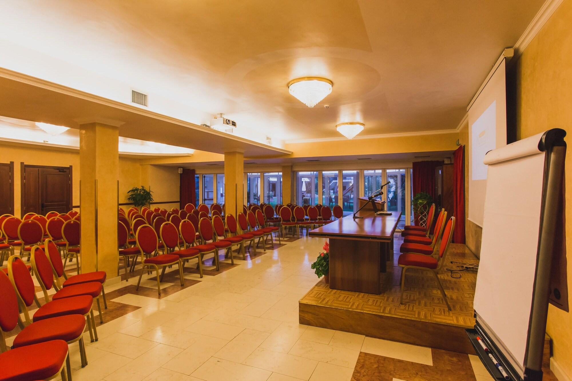 Sala de Reuniones Mariano IV Palace Hotel