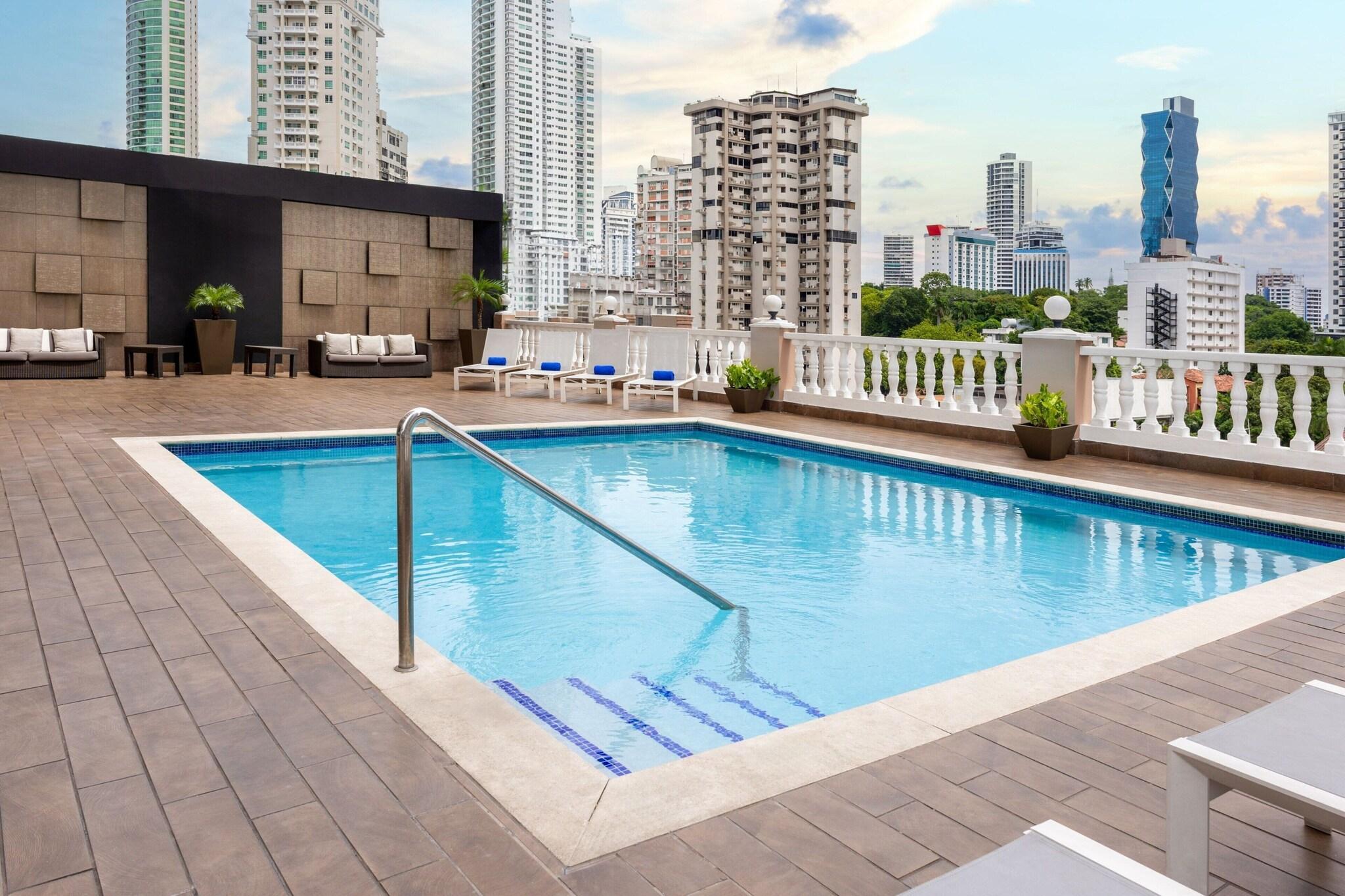 Vista Piscina Le Meridien Panama