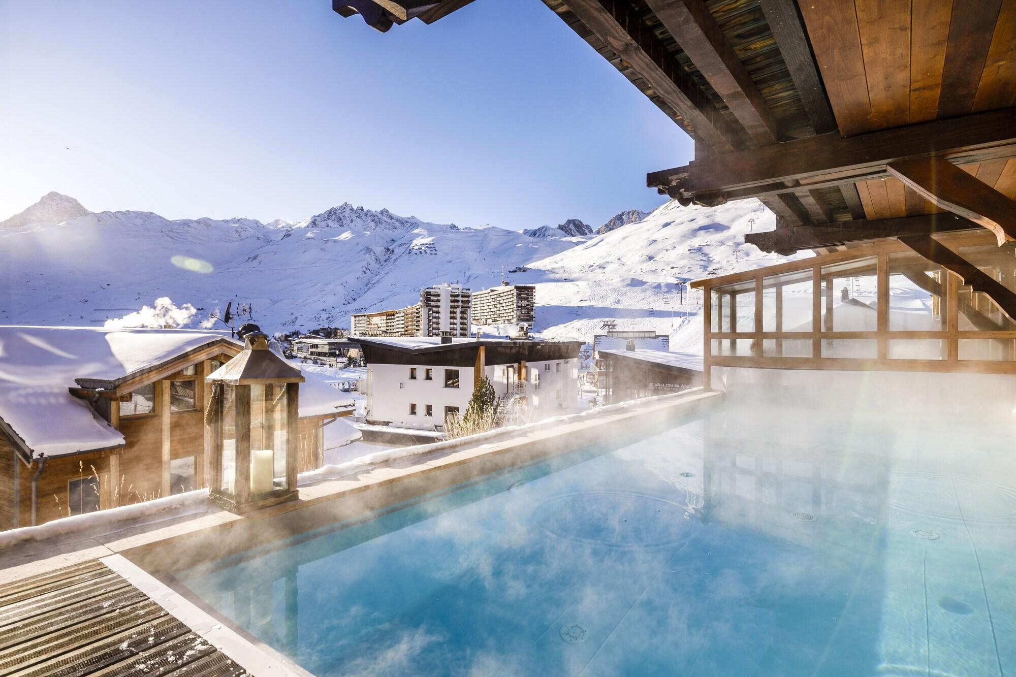 Vista Piscina Hôtel Les Campanules by Les Etincelles