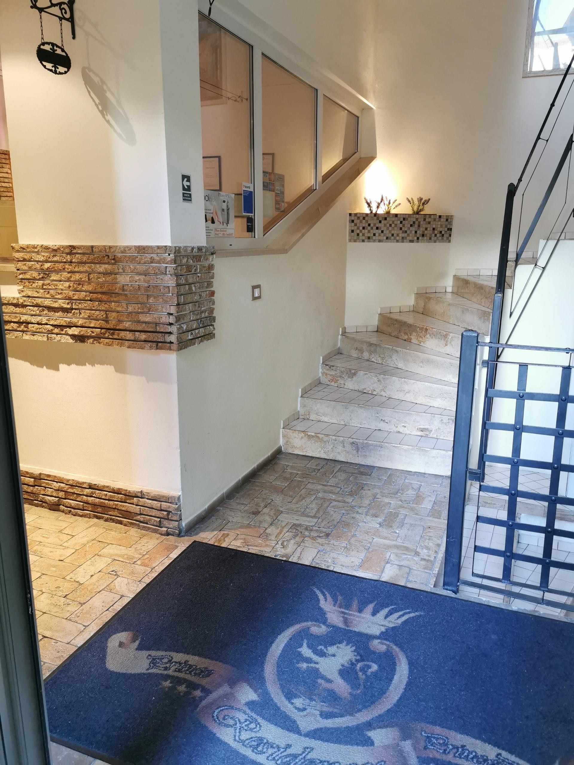 Vista Lobby PRince Residence Apartments