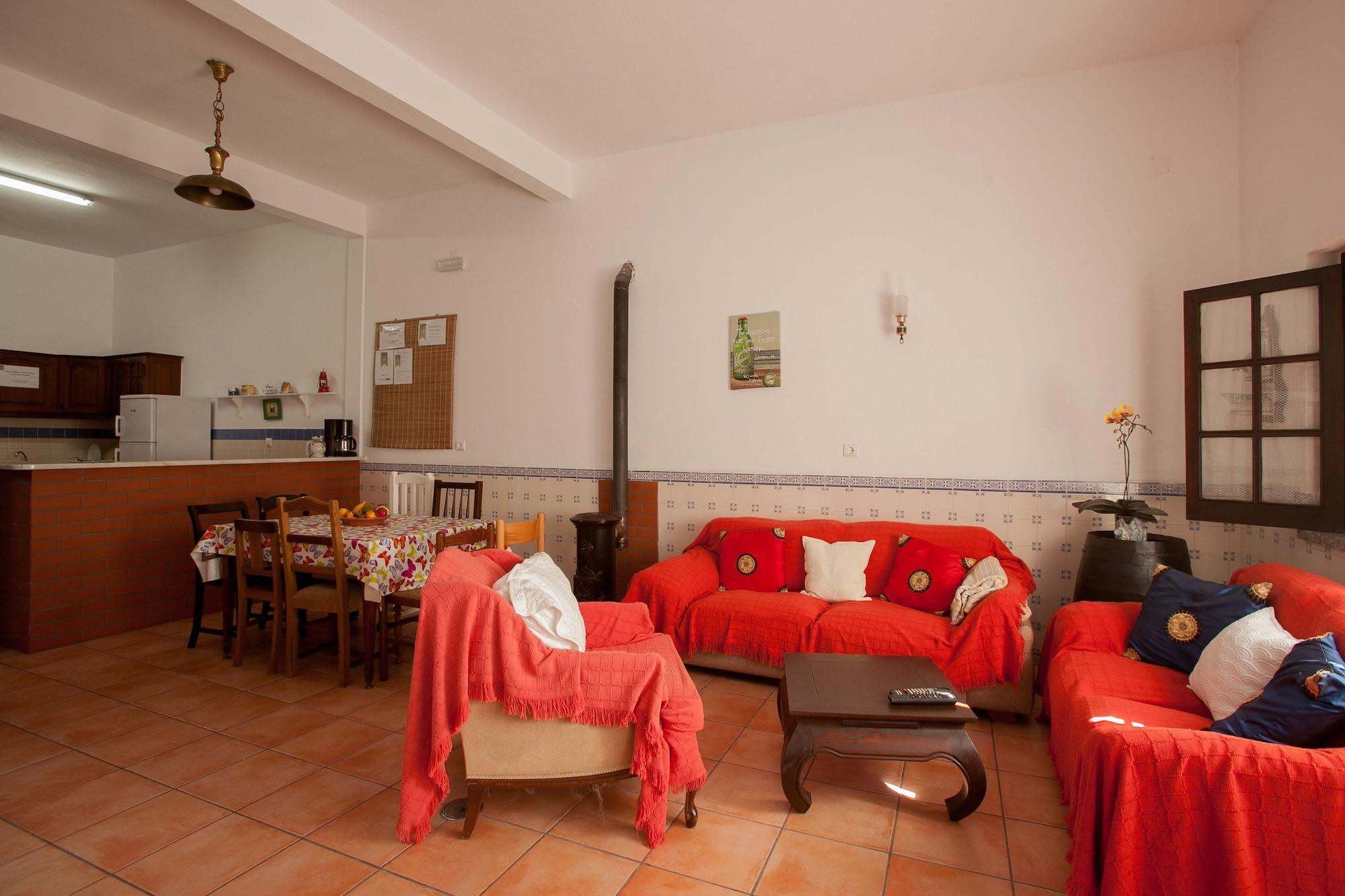 Vista Lobby Ericeira Chill Hill Hostel & Private Rooms - Peach Garden