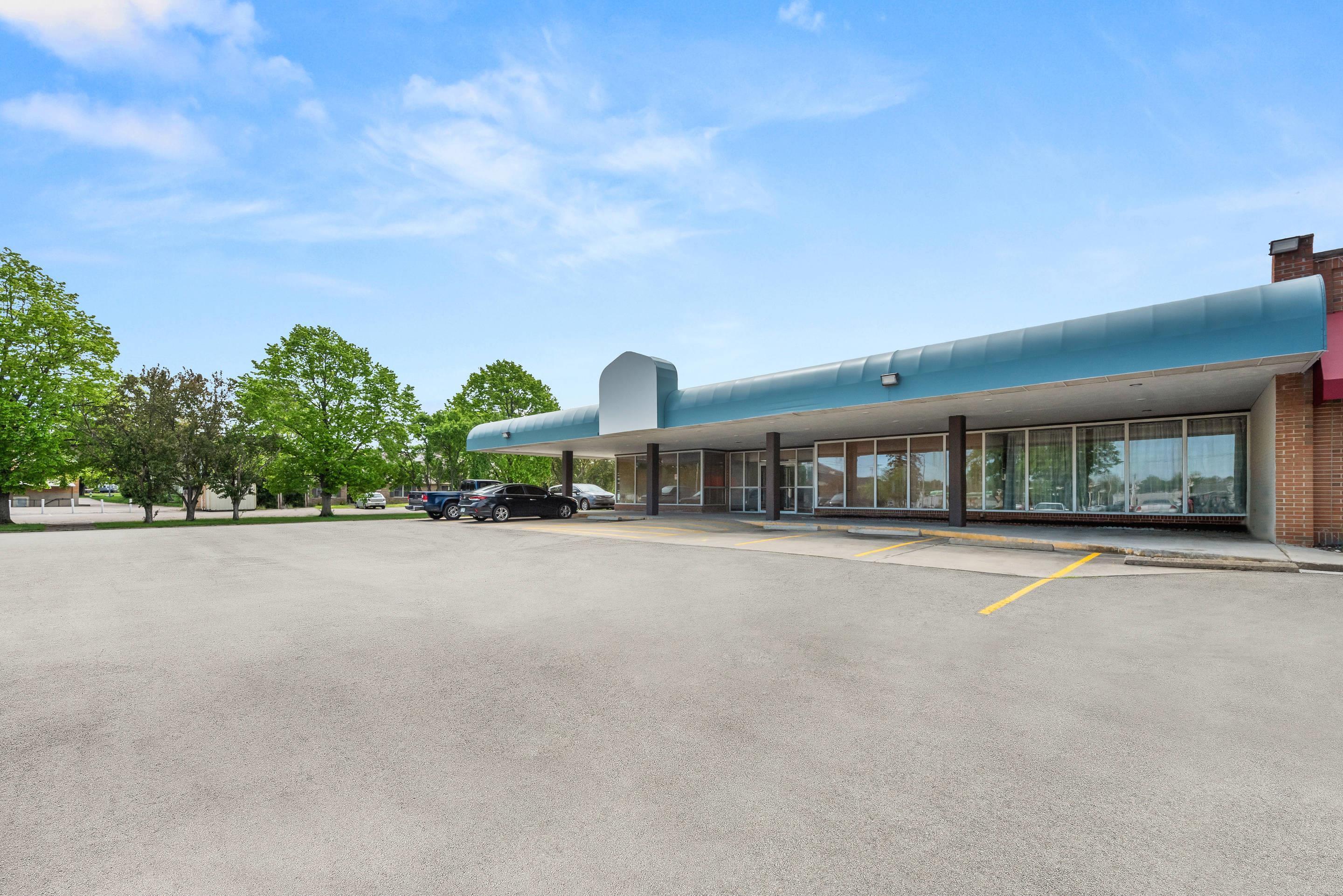 Vista Exterior Suburban Studios Fairborn - Dayton