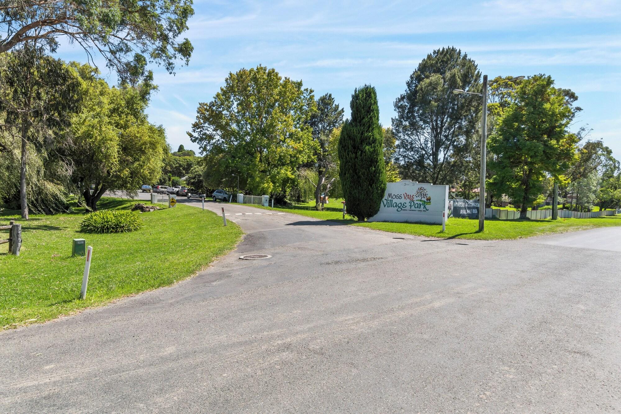 Varios Moss Vale Village Park