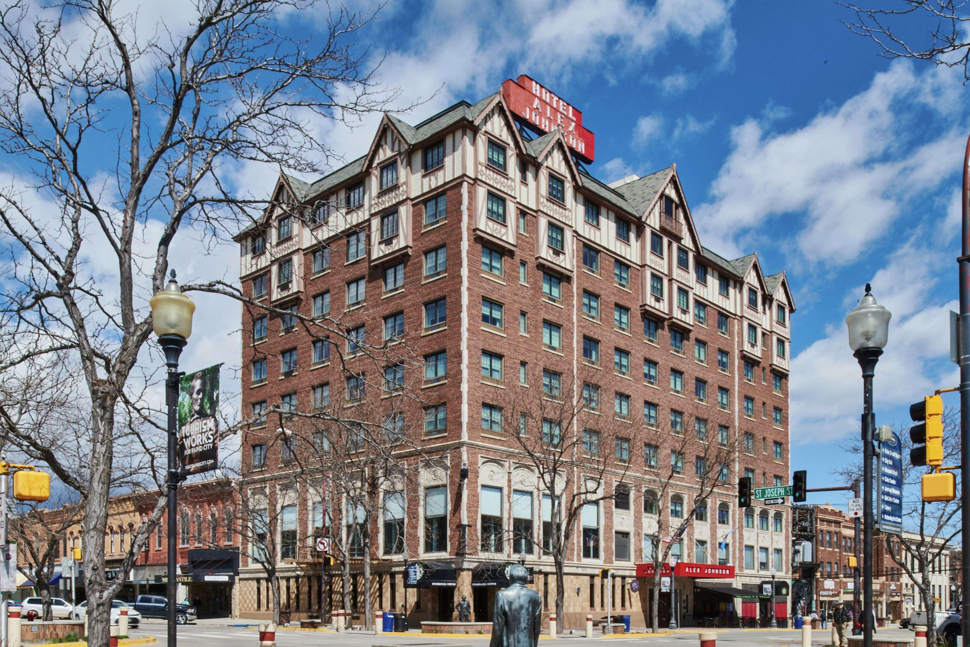 Vista Exterior Hotel Alex Johnson Rapid City, Curio Collection by Hilton