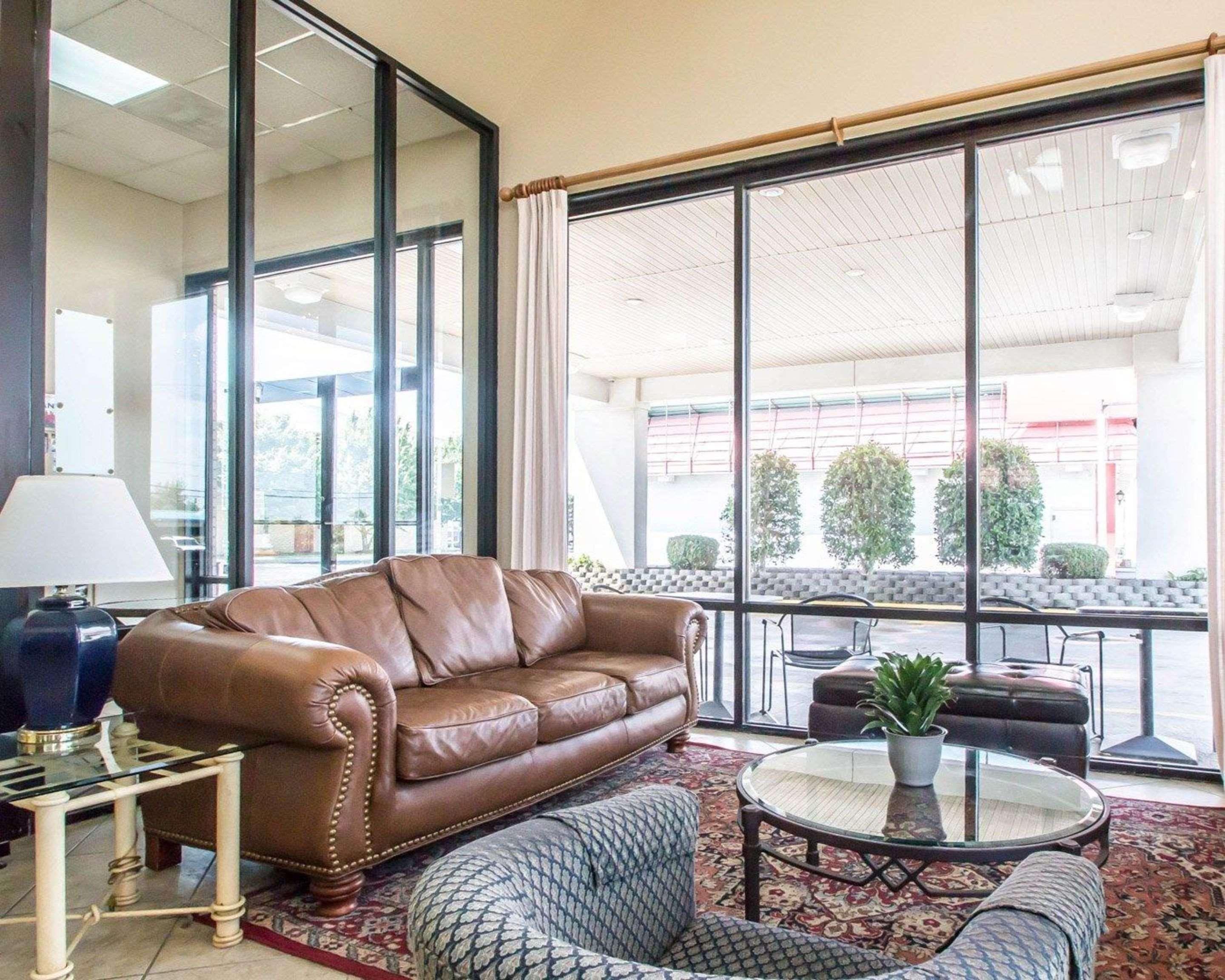 Vista Lobby Econo Lodge Springfield I-44