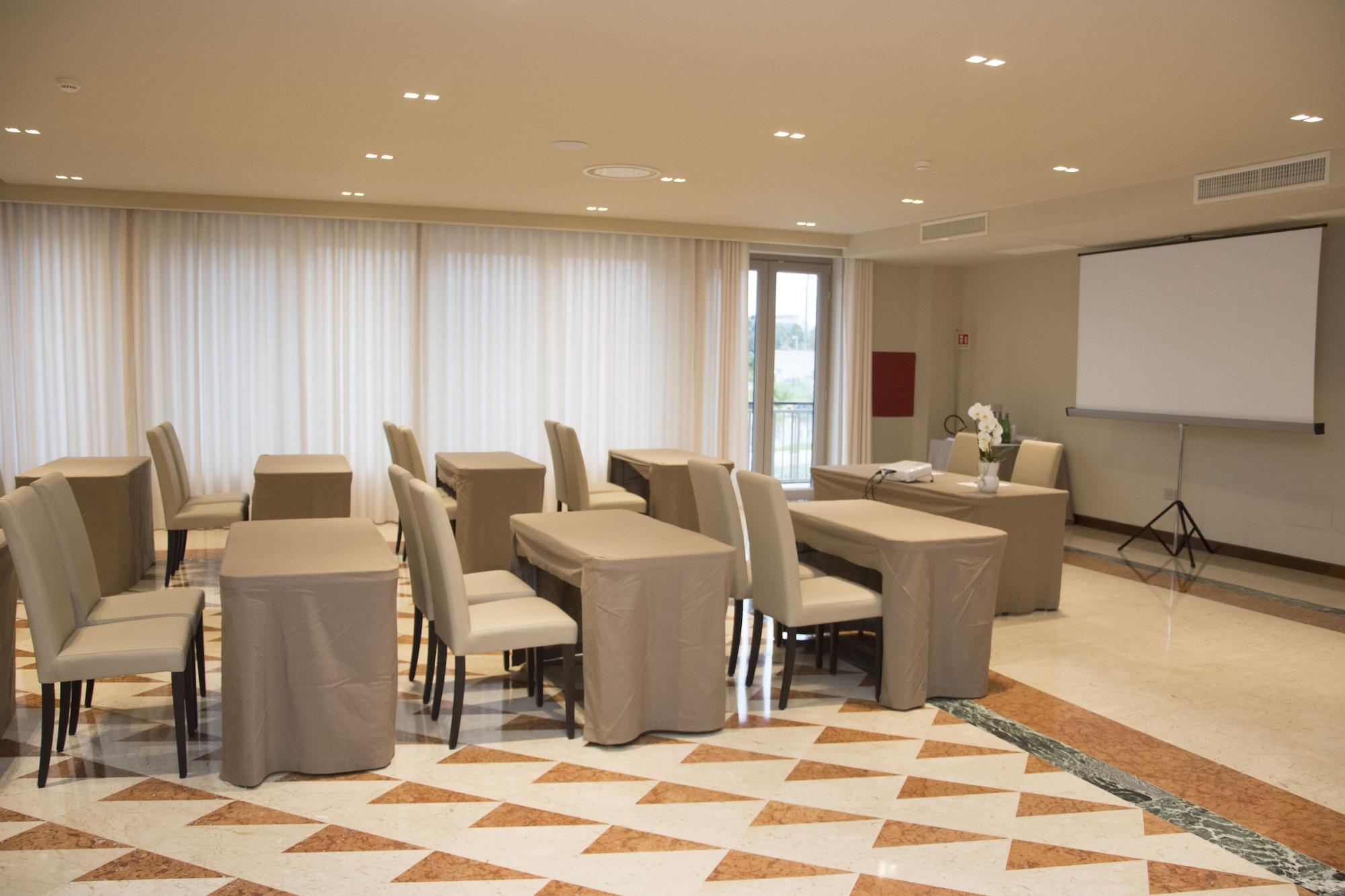 Sala de Reuniones Hotel Commercio