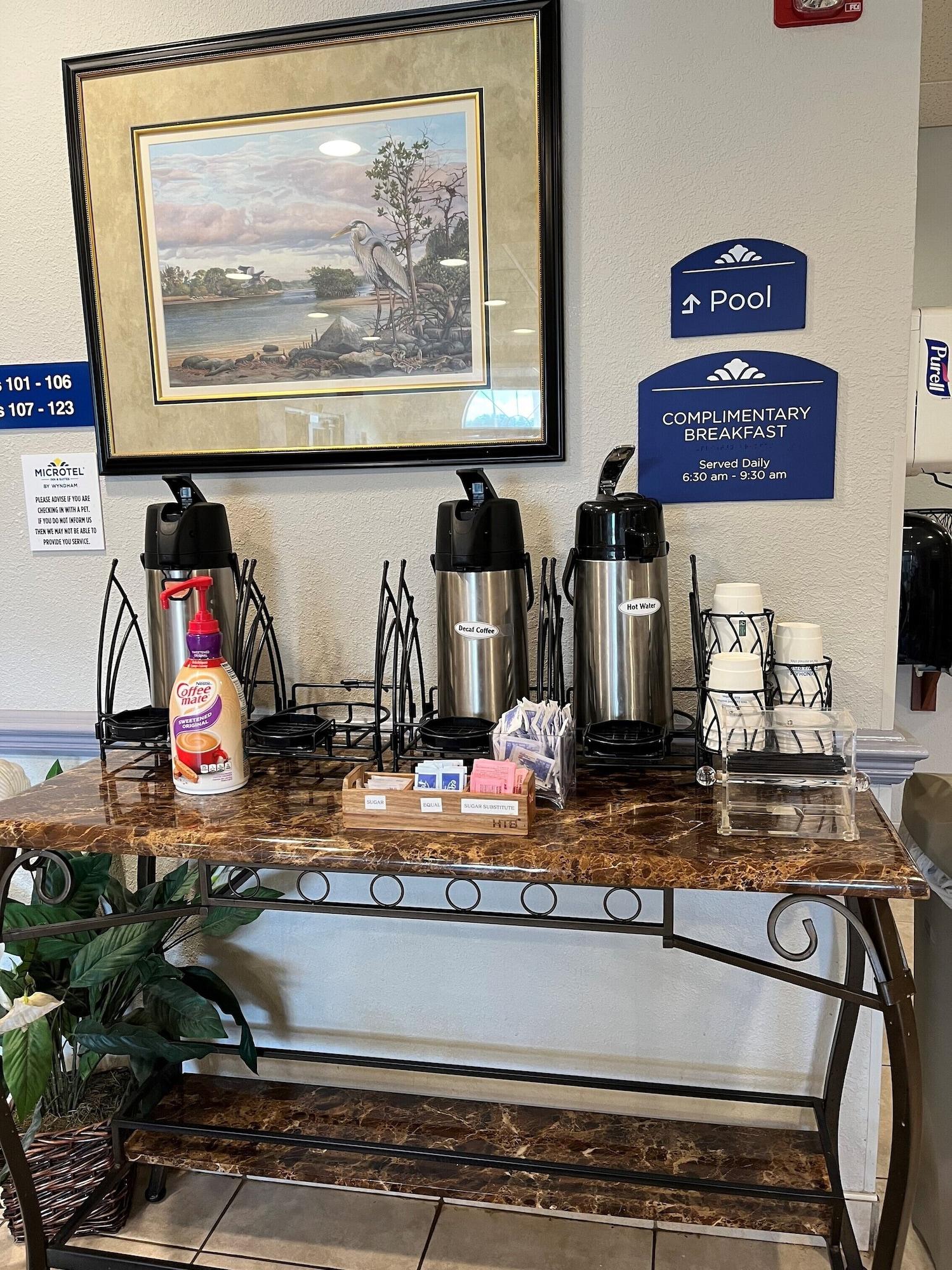Bar/Salón Microtel Inn & Suites by Wyndham Lady Lake/The Villages