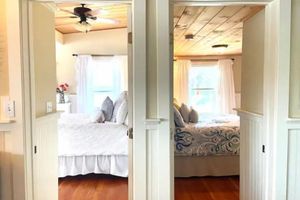 Alquiler Vacacional - Enchanting Romantic Waterfront Cottage