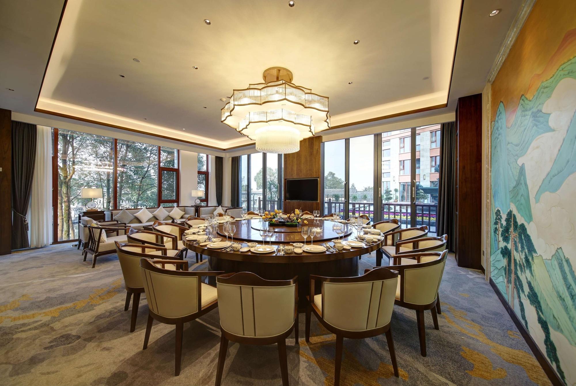 Restaurant Howard Johnson by Wyndham Yilin Hotel Guangan