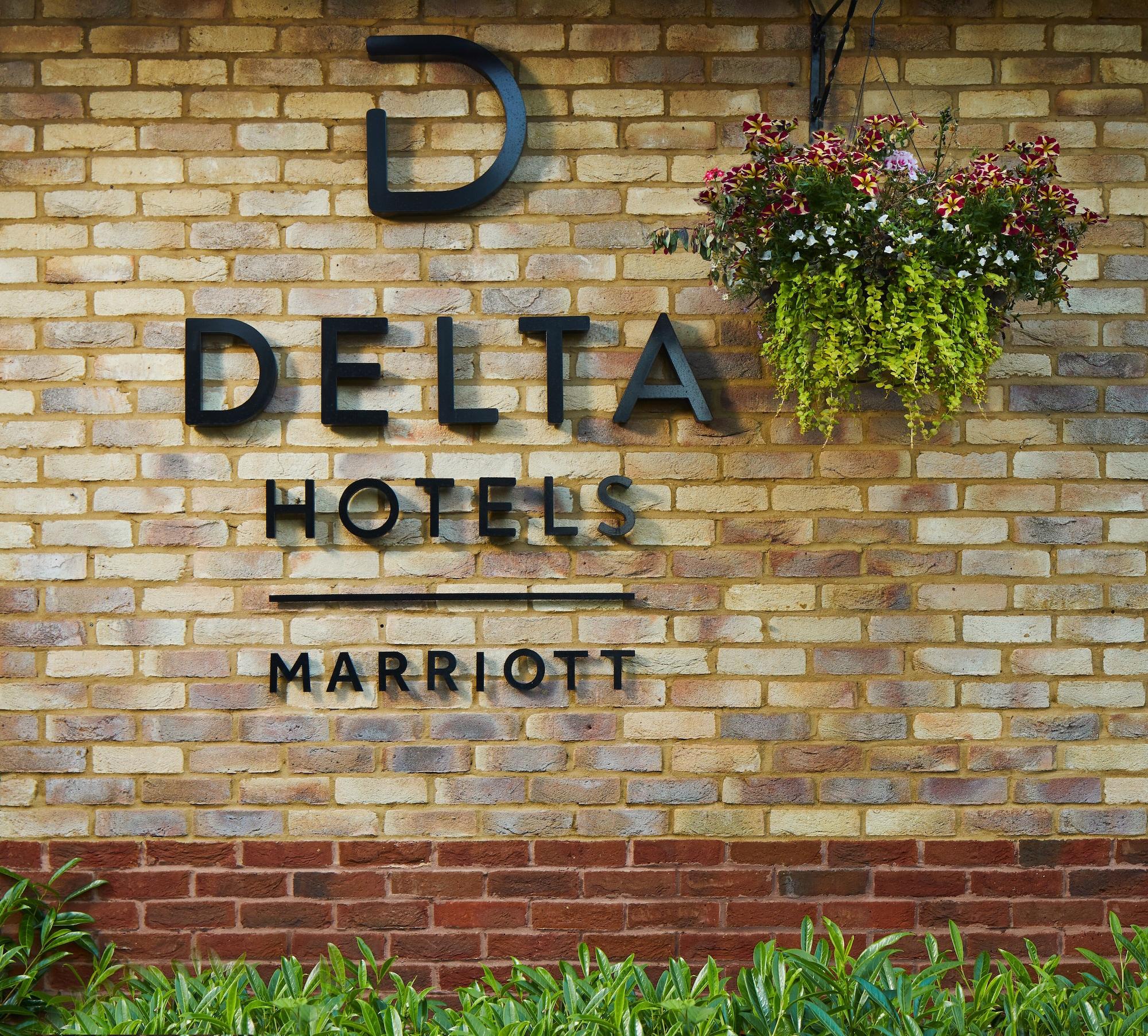 Vista Exterior Delta Hotels Cheshunt