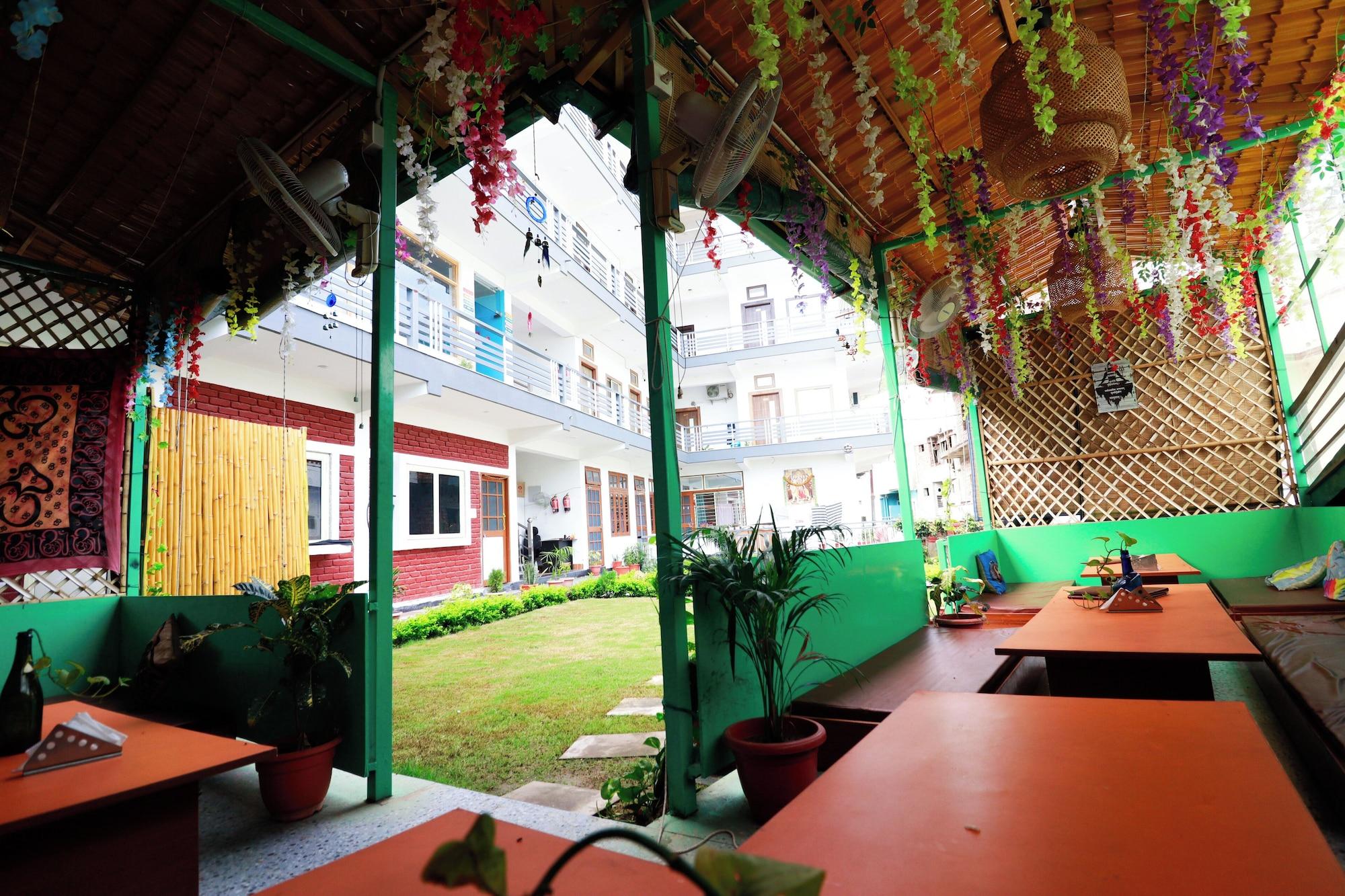 Vista Lobby Manzil Hostel