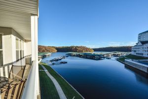 Alquiler Vacacional - Parkview Bay Condo Overlooks Pool & Lake, Great Location Near Mall, Free Wi-Fi!