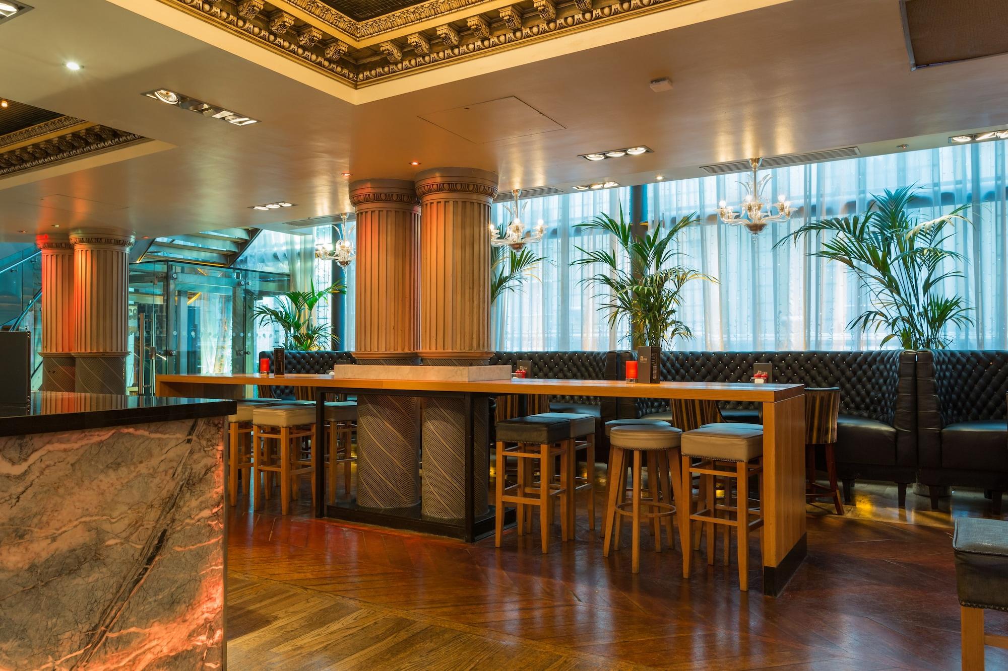 Bar/Salón Le Monde Hotel