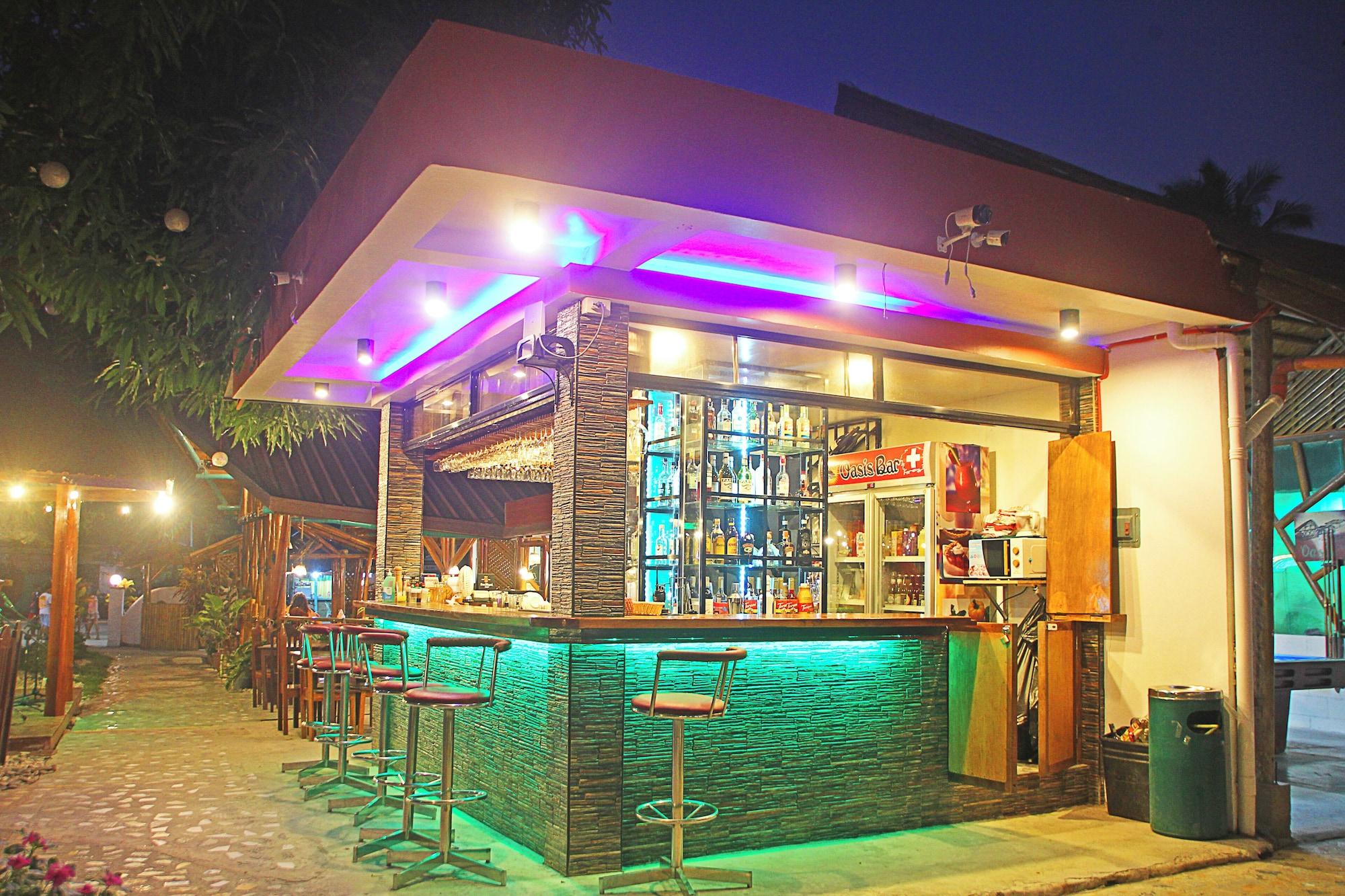 Bar/Salón Hotel Oasis Port Barton