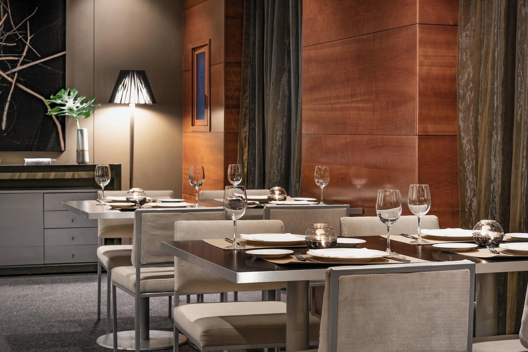 Bar/Salón AC Hotel Los Vascos by Marriott