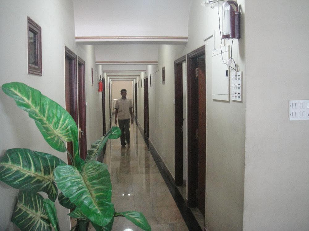 Varios Chinna's Residency