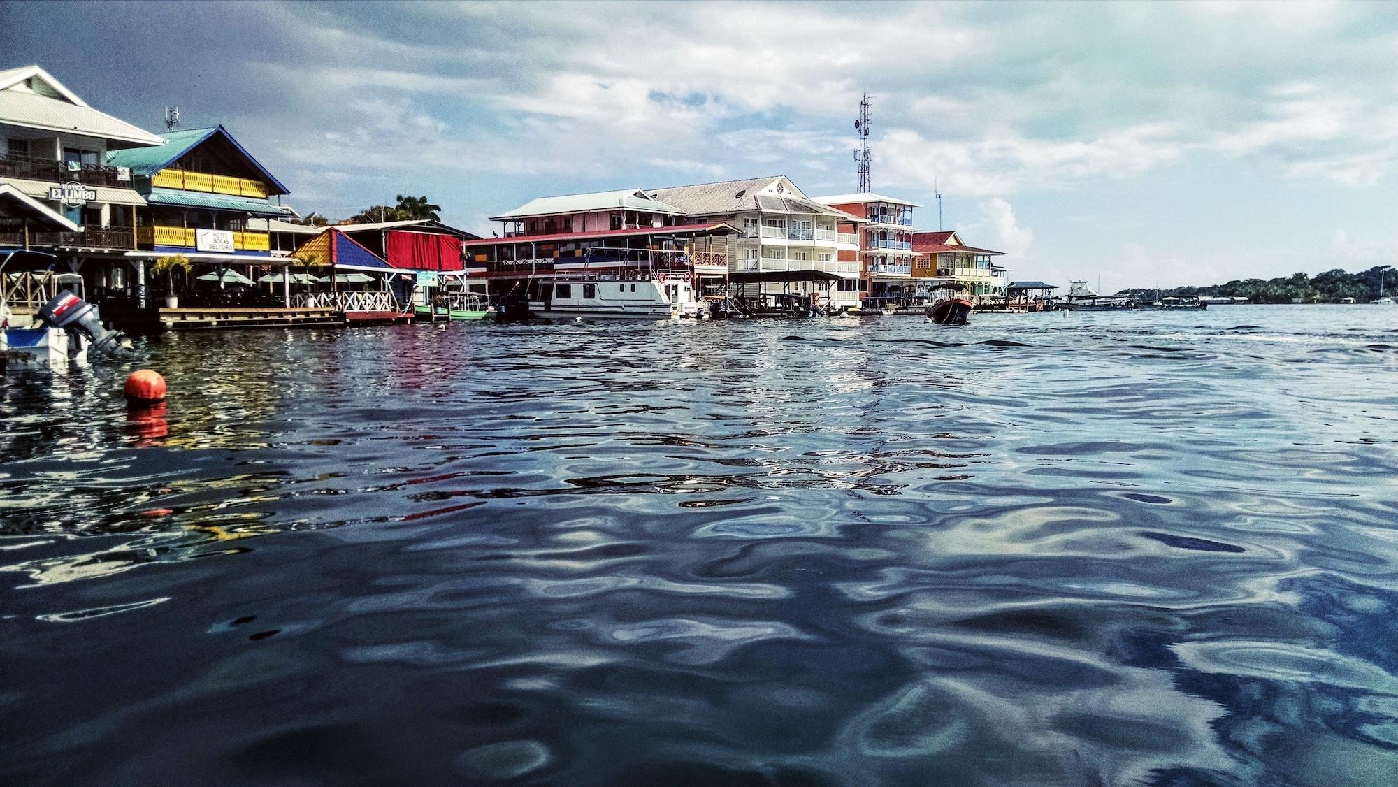 Instalaciones Recreativas Surf Break at Paunch