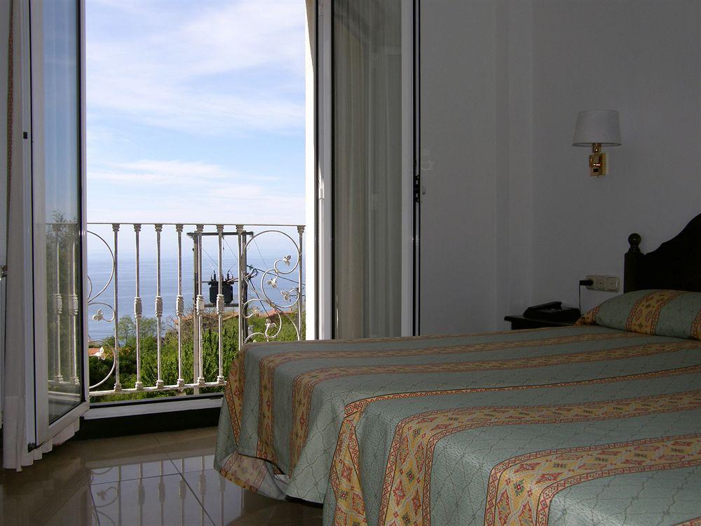 Varios Hotel Nicol's