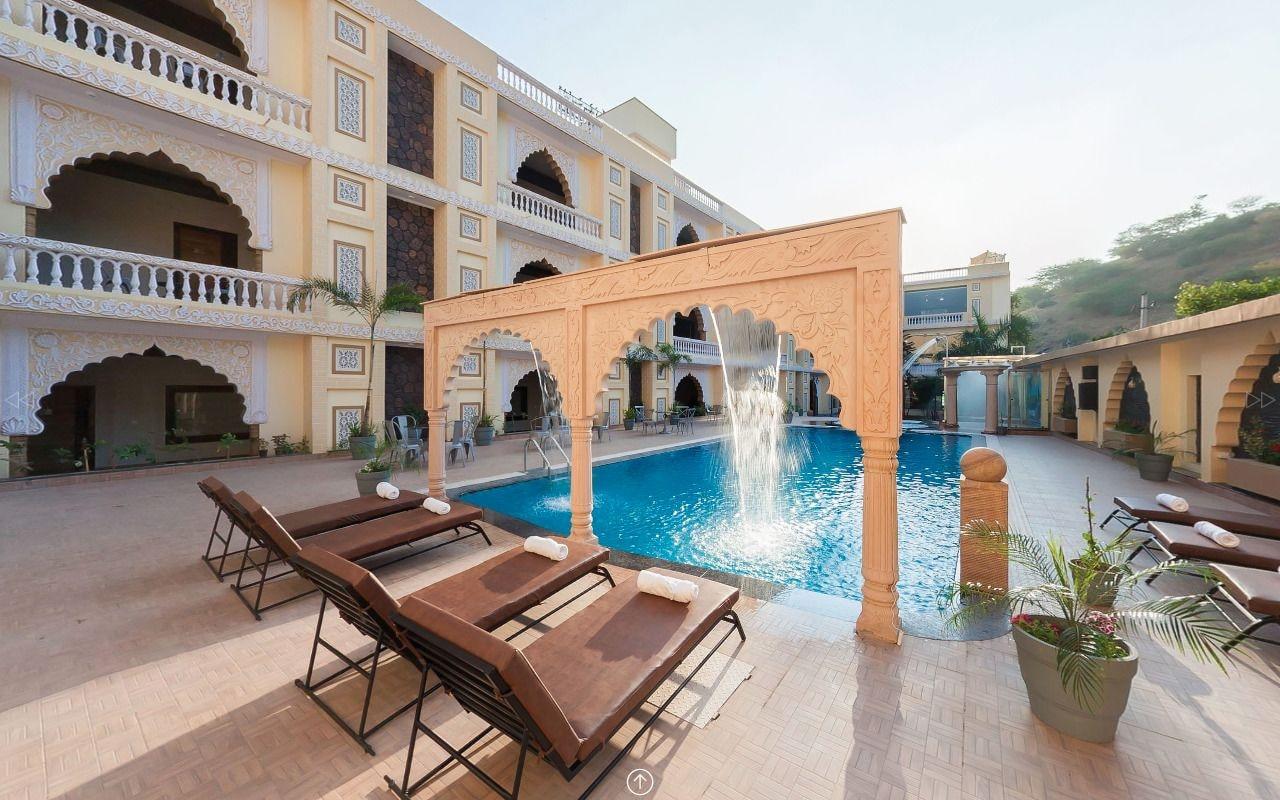 Vista Piscina Pushkar City inn