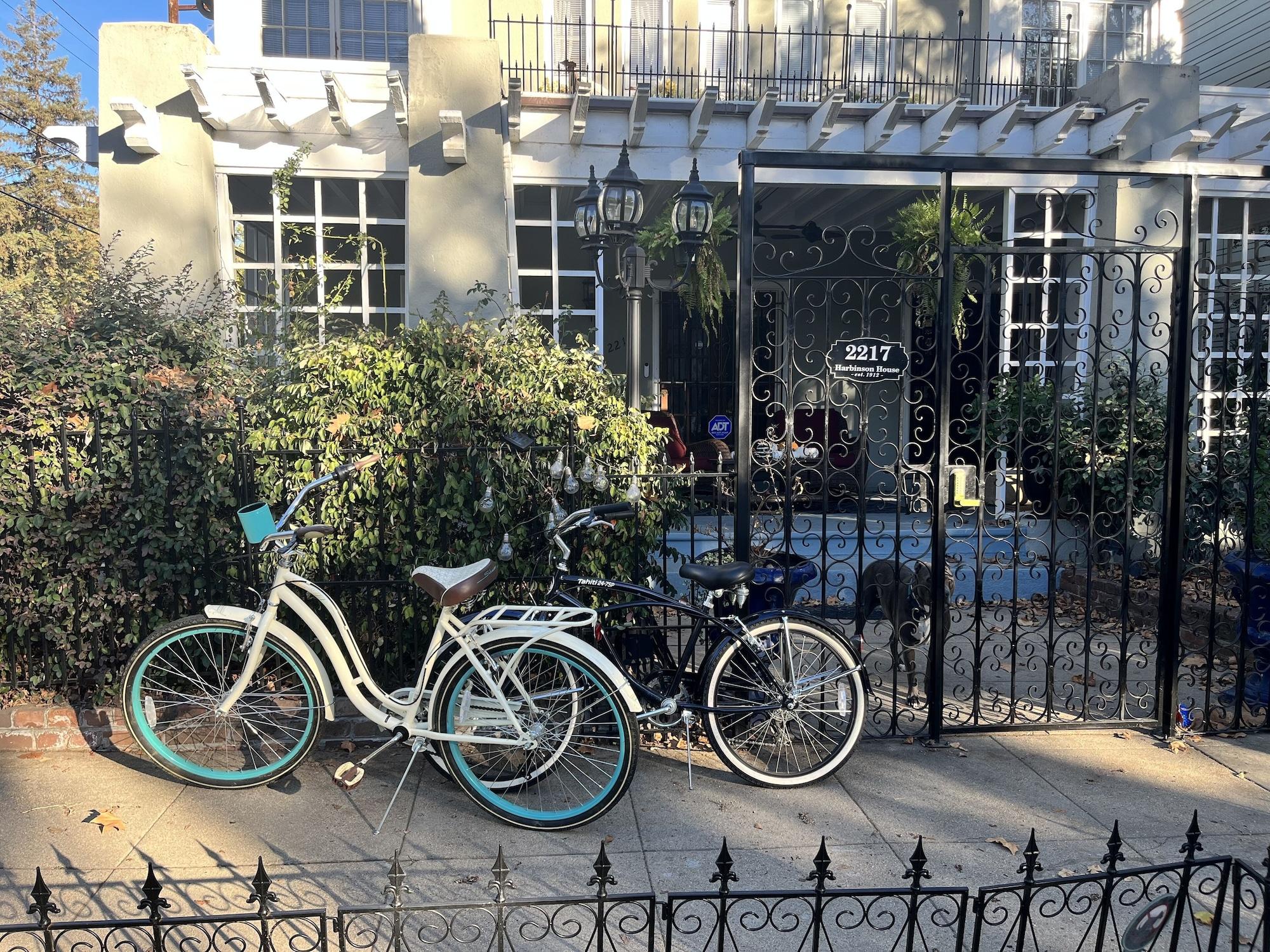 Varios Harbinson House