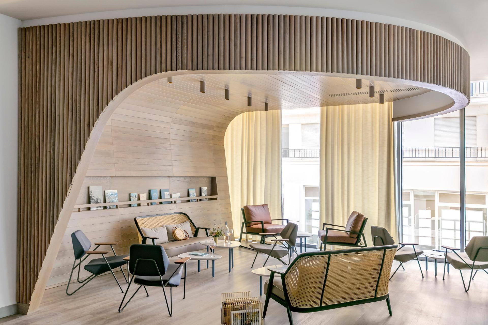 Vista Lobby OKKO Hotels Toulon Centre