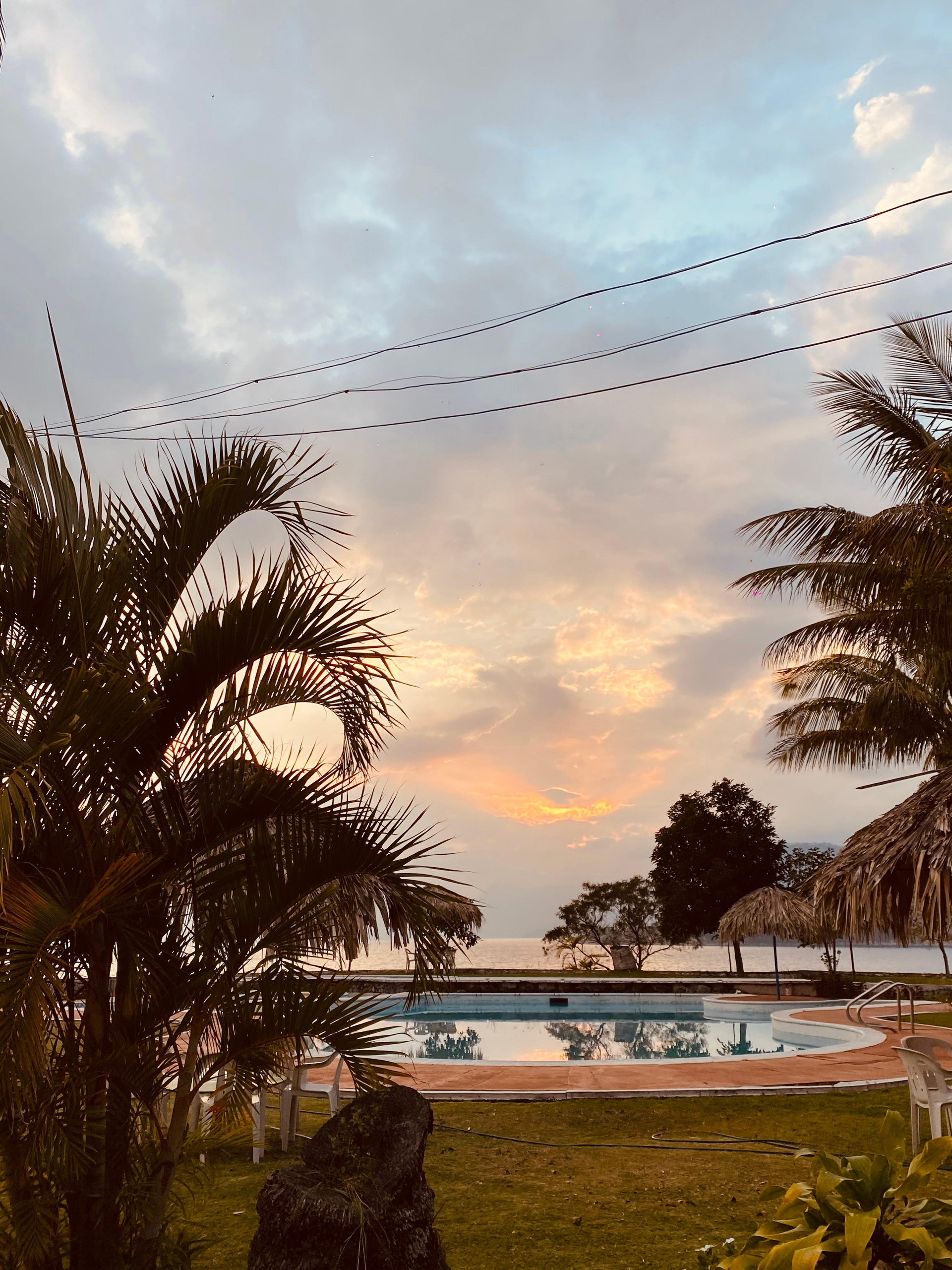 Vista Piscina Azul Rosa Party Lodging
