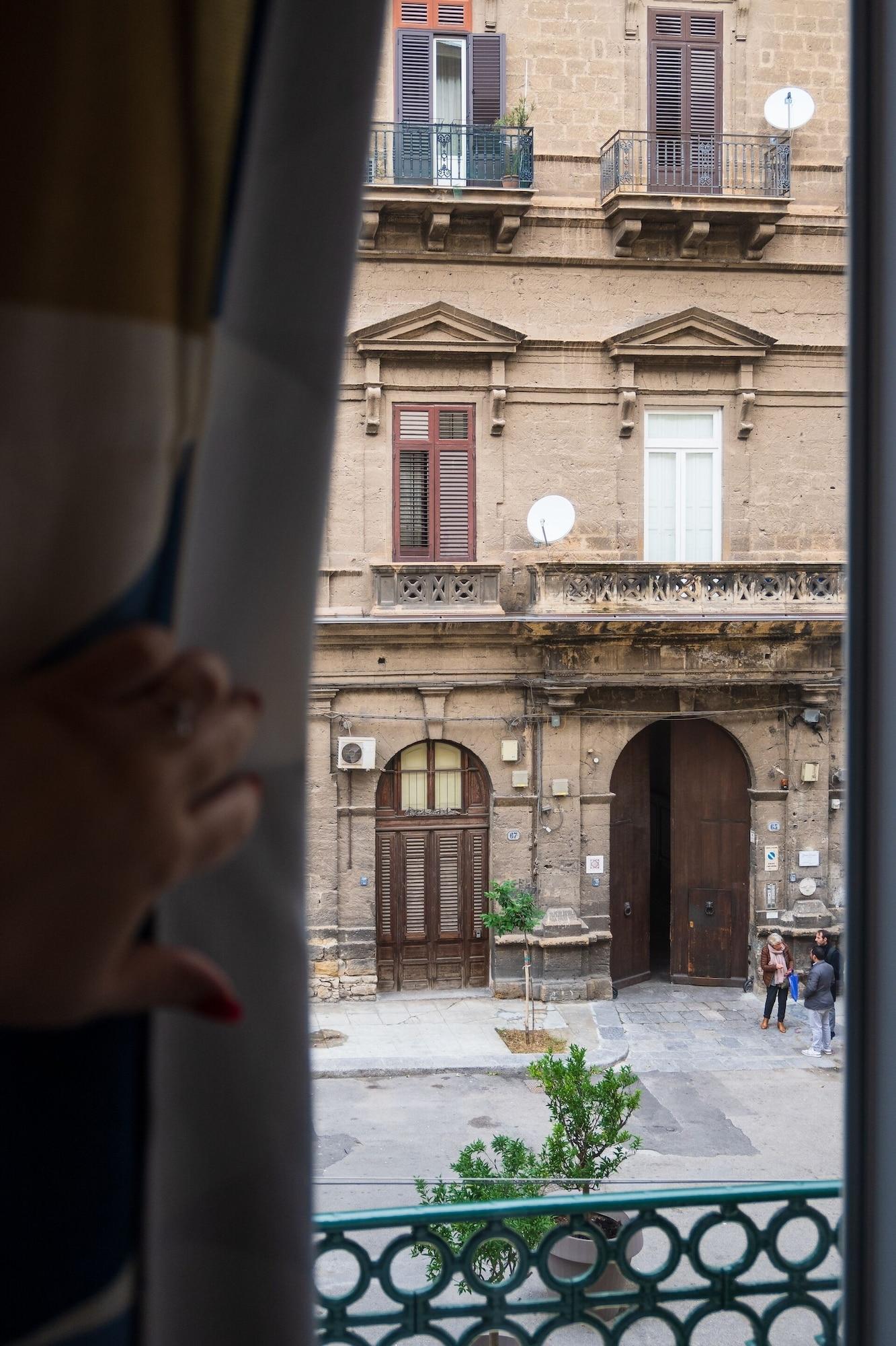 Varios Palazzo Falcone Apartments