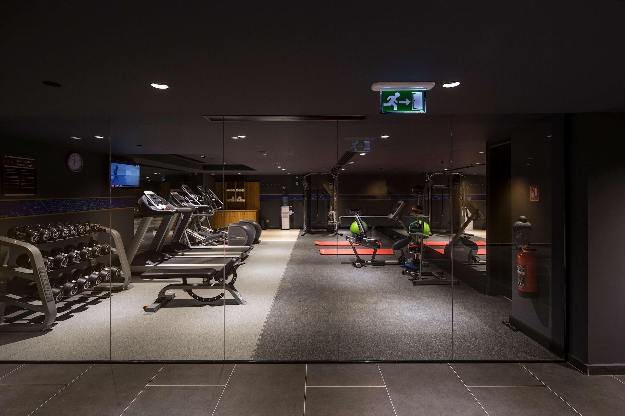 Gimnasio Hampton by Hilton Istanbul Kurtkoy