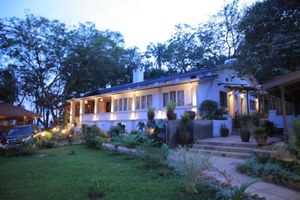 Alojamiento - Kampala Forest Resort (KFR Lodge)